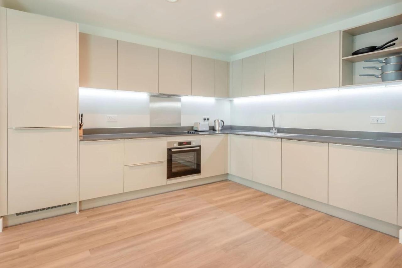 Modern Apartments In Brentford 2 Minutes Walk From Kew Bridge 外观 照片